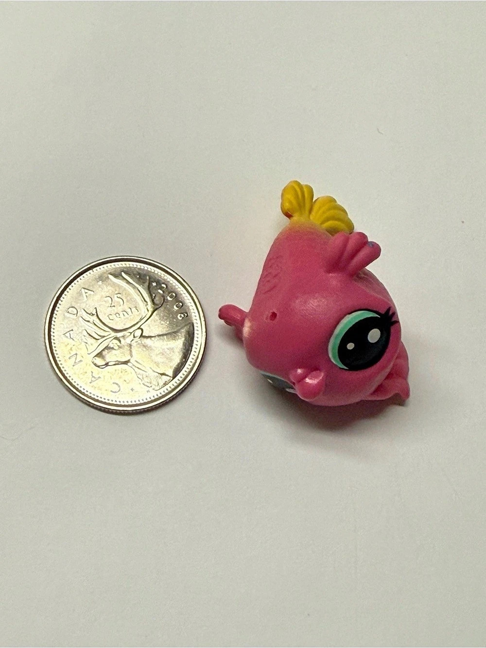 Mini LPS Pink And Yellow Fish With Teal Eyes Littlest Pet Shop Hasbro